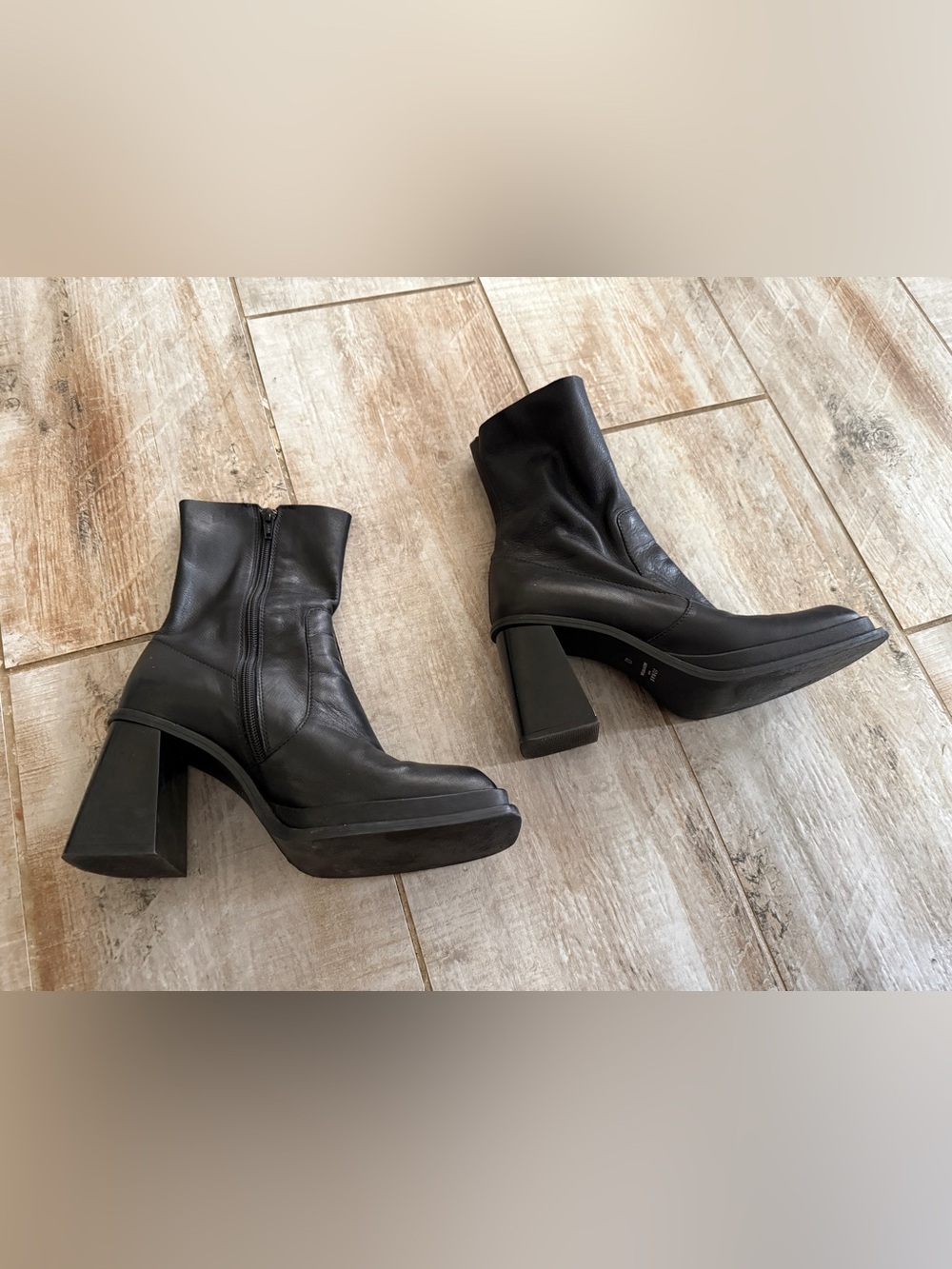 Jonak High Quality Platform Boots with Square Toes in black leather Size 40 (9)
